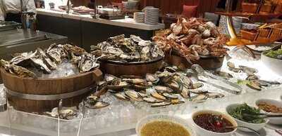 Crave Wine Bar & Restaurant @aloft Bangkok