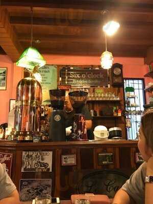 ร้านอาหาร ซิกซ์โอคล็อก (หกโมงเช้า)