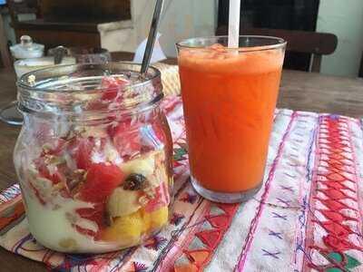 Slow Restaurant And Wine Bar