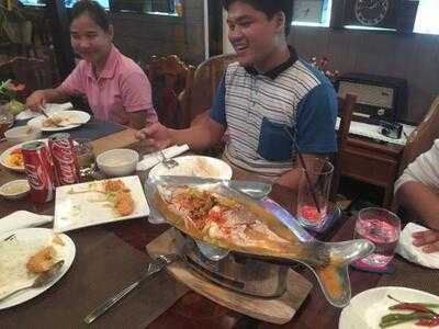 นอกกระชาน