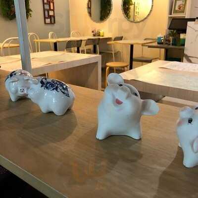 มู๋มู๋ อีทเทอรี