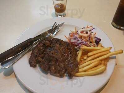 ร้านมากินกัน