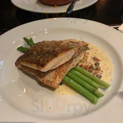 Wine Connection Tapas Bar & Bistro - Rain Hill, Sukhumvit 47