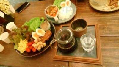 ฟาร์ม ทู เทเบิ้ล ไฮด์เอ้าท์