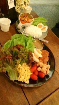 ฟาร์ม ทู เทเบิ้ล ไฮด์เอ้าท์