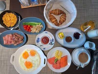 Ruenton Coffeeshop At The Montien Hotel