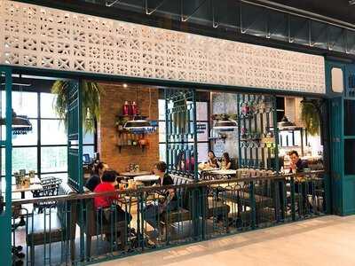 ร้านอาหาร รสนิยม (คุณปลา-อัจฉรา บุรารักษ์)