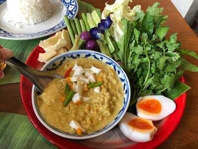 ร้านอาหาร รสนิยม (คุณปลา-อัจฉรา บุรารักษ์)