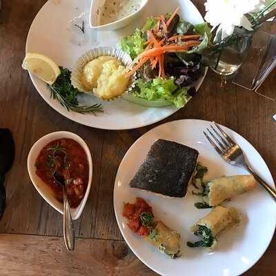 ครัวดอกไม้ขาว