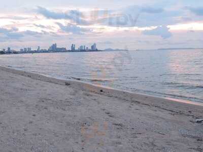 ร้านอาหารหาดแสนสำราญ