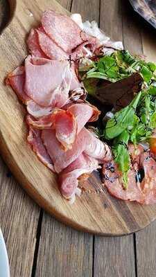 Pizza Pazza Phra Arthit