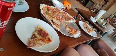 Pizza Pazza Phra Arthit