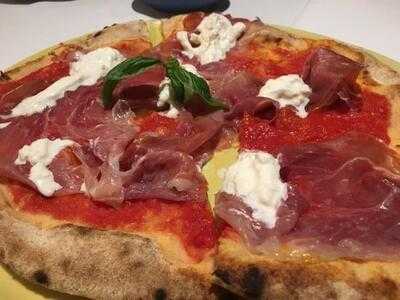 Pizza Massilia - Sala Daeng Pizzeria