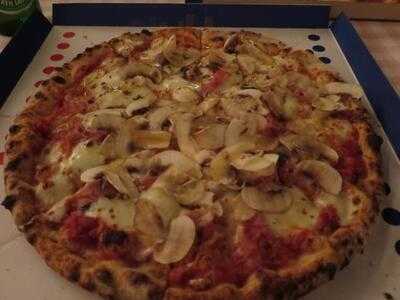 Pizza Massilia - Sala Daeng Pizzeria