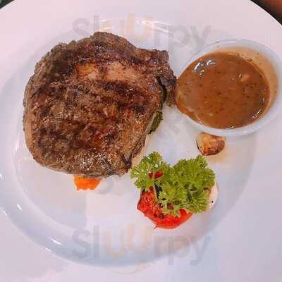 Inn Train Cafe & Restaurant