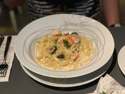 Greyhound (1st Floor@siamcenter)