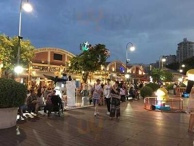 แฮปปี้ฟิชบาร์แอนด์บิสโทร