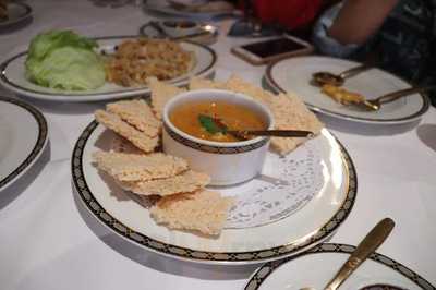 ภัตตาคาร เมธาวลัยศรแดง