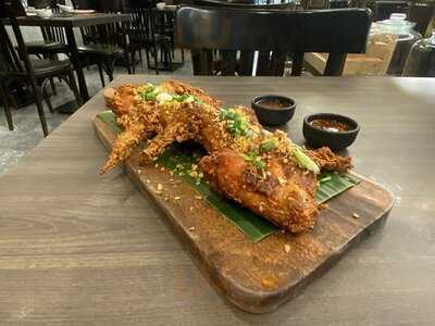 ส้มตำนัว เซนทรัล เอ็มบาสซี่