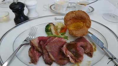 Harrods Cafe And Ice Cream Parlour, Emquartier