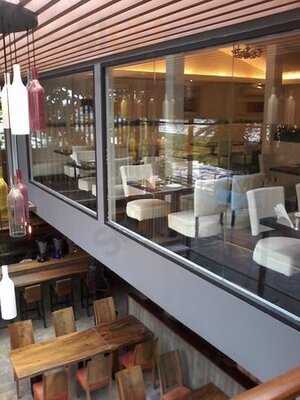 Delhiite Bar & Grill