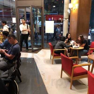 ฮอลลีสคอฟฟี่ สาขา สุขุมวิท 15