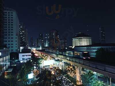 โจโฮมแกเลอรี่แอนด์สกายเทรนแจ๊สคลับ