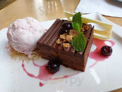 ห้องอาหารเอเทรียม โรงแรมแลนด์มาร์ค