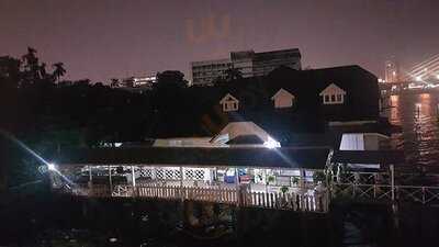 อินเลิฟบาร์แอนด์เรสเตอรองท์