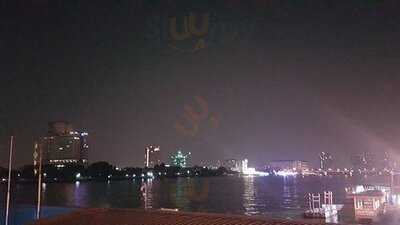 อินเลิฟบาร์แอนด์เรสเตอรองท์