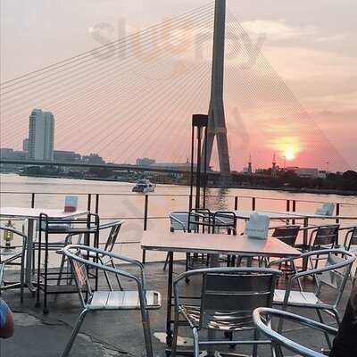 อินเลิฟบาร์แอนด์เรสเตอรองท์