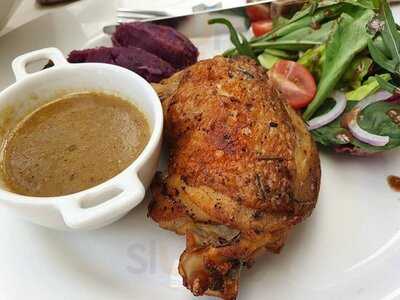 ฉันท์และยุพา ทีรูม