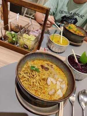 ร้านอาหารพอวา