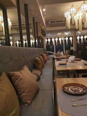 ร้านอาหารพอวา