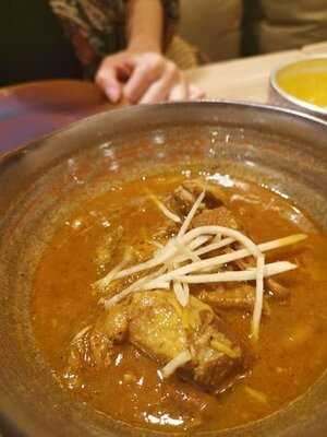 ร้านอาหารพอวา