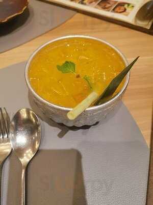 ร้านอาหารพอวา