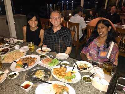 ร้านอาหาร เสวยริเวอร์วิว