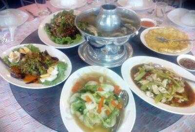 ร้านอาหาร จันทร์เสี้ยว