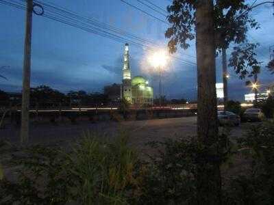 ร้านอาหาร จันทร์เสี้ยว