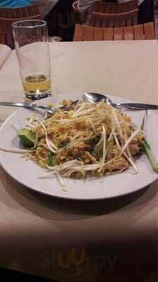 ร้านอาหาร กลางซอย