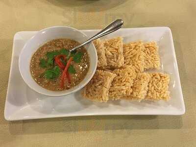 ร้านอาหาร กลางซอย