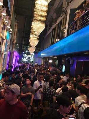 ดีเจสเตชั่น ผับแอนด์เรสเตอรองท์