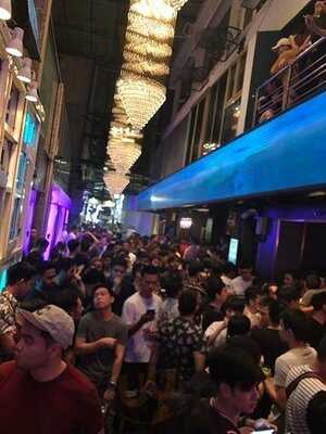 ดีเจสเตชั่น ผับแอนด์เรสเตอรองท์