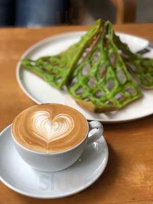 ร้านกาแฟ ไลบรารี่