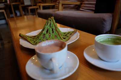 ร้านกาแฟ ไลบรารี่