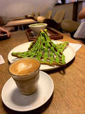 ร้านกาแฟ ไลบรารี่