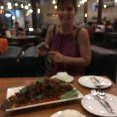 Heap Cafe' & Restaurant At Victory Monument