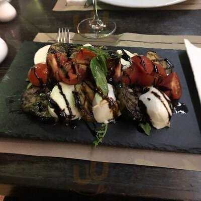 ไวน์ คอนเนคชั่น เดลี่ (มิลลี่ มอลลี่)