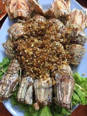 ร้านอาหาร ปัญญาซีฟู้ด