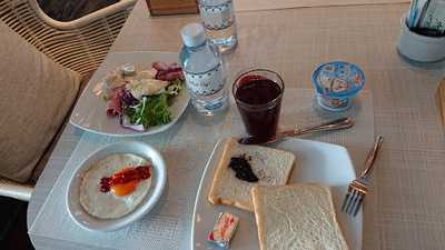 V Cafe And Restaurant